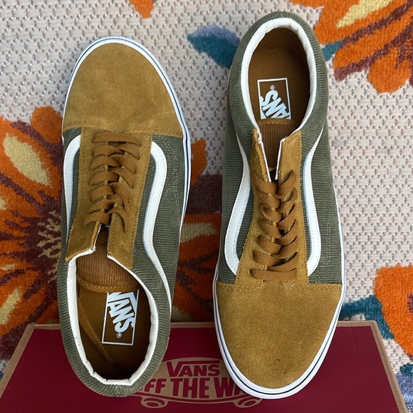 Vans WMNS Old Skool
Mini Cord Green/Brown
VN000ZNIT20A

Old Skool Corduroy - Picture 11 of 16